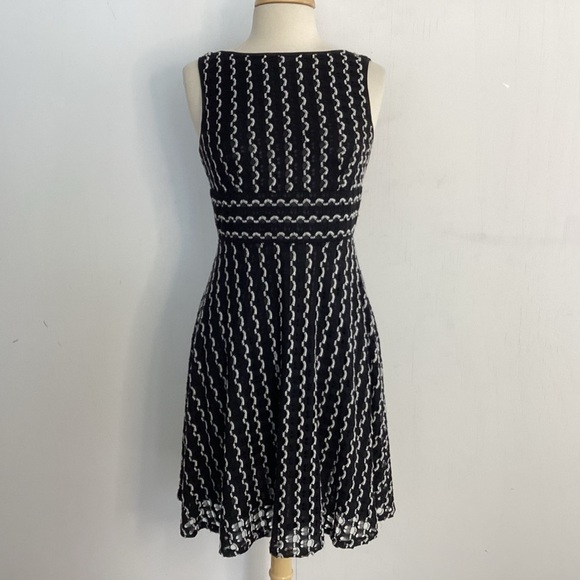 Danny Skye fit and flare Y2K sleeveless boatneck black&white open work overlay 6 - Picture 1 of 15